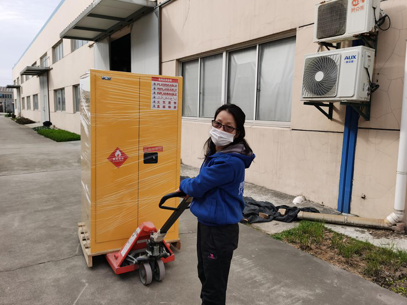 天金岡酒精存放柜已備好 天金岡酒精存放柜已備好