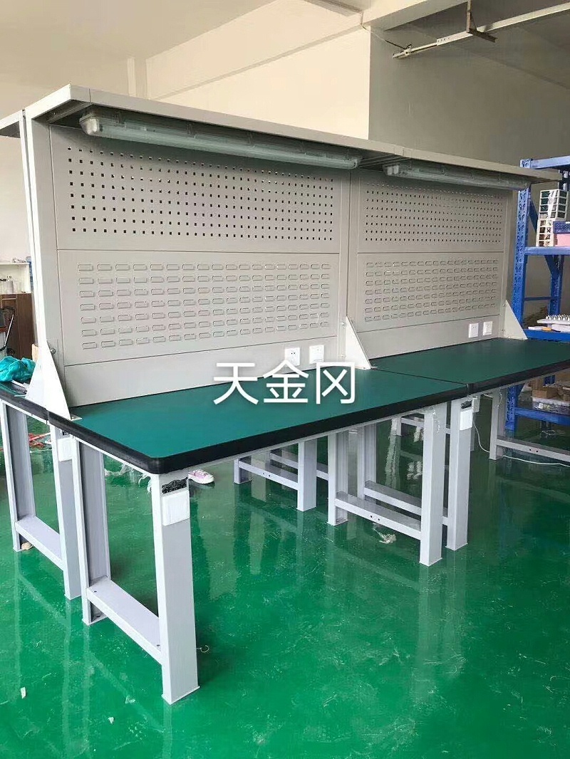 鉗工臺(tái)什么材料