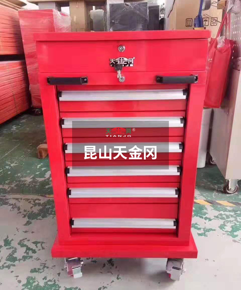 昆山天金岡年產17000臺鉗工工具柜,每一臺柜子的出庫都是用了心,認了真的 昆山天金岡年產17000臺鉗工工具柜,每一臺柜子的出庫都是用了心,認了真的