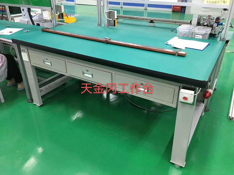 鉗工實訓(xùn)臺