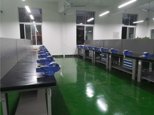 天金岡鉗工桌--客戶應用場景 天金岡鉗工桌--客戶應用場景