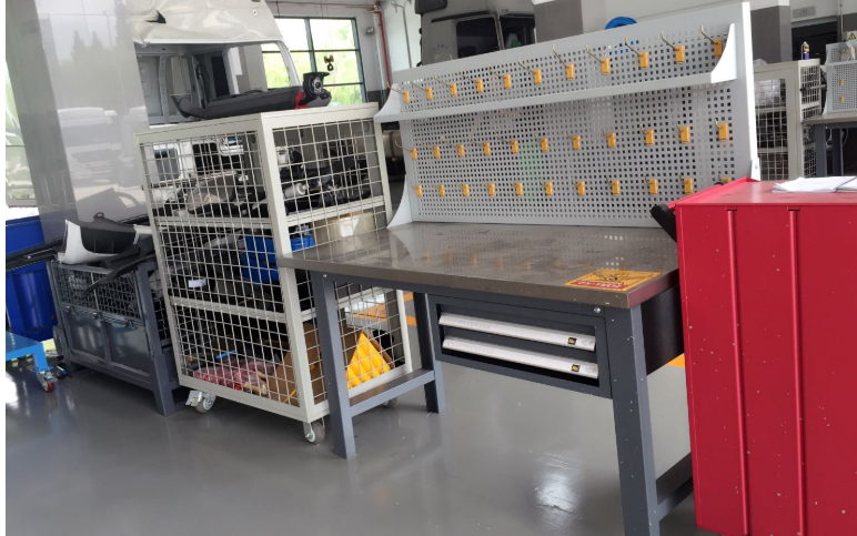 組裝車間工作臺(tái)