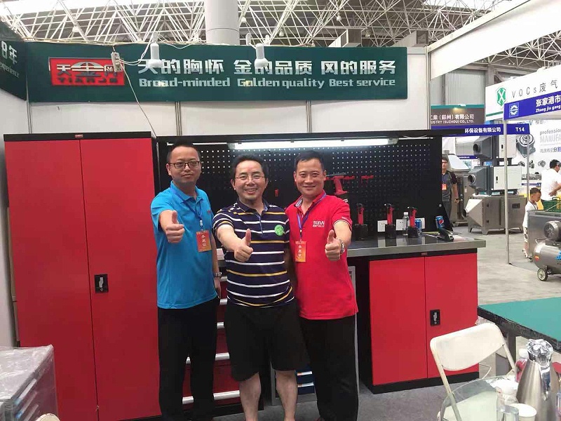 鄧氏機械鄧總為天金岡&速耐帶來熱量 鄧氏機械鄧總為天金岡&速耐帶來熱量