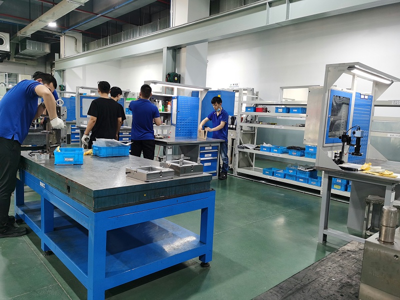 塑膠模具飛模要注意什么