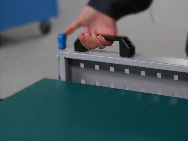 重型工具車帶升降掛板的長什么樣子？